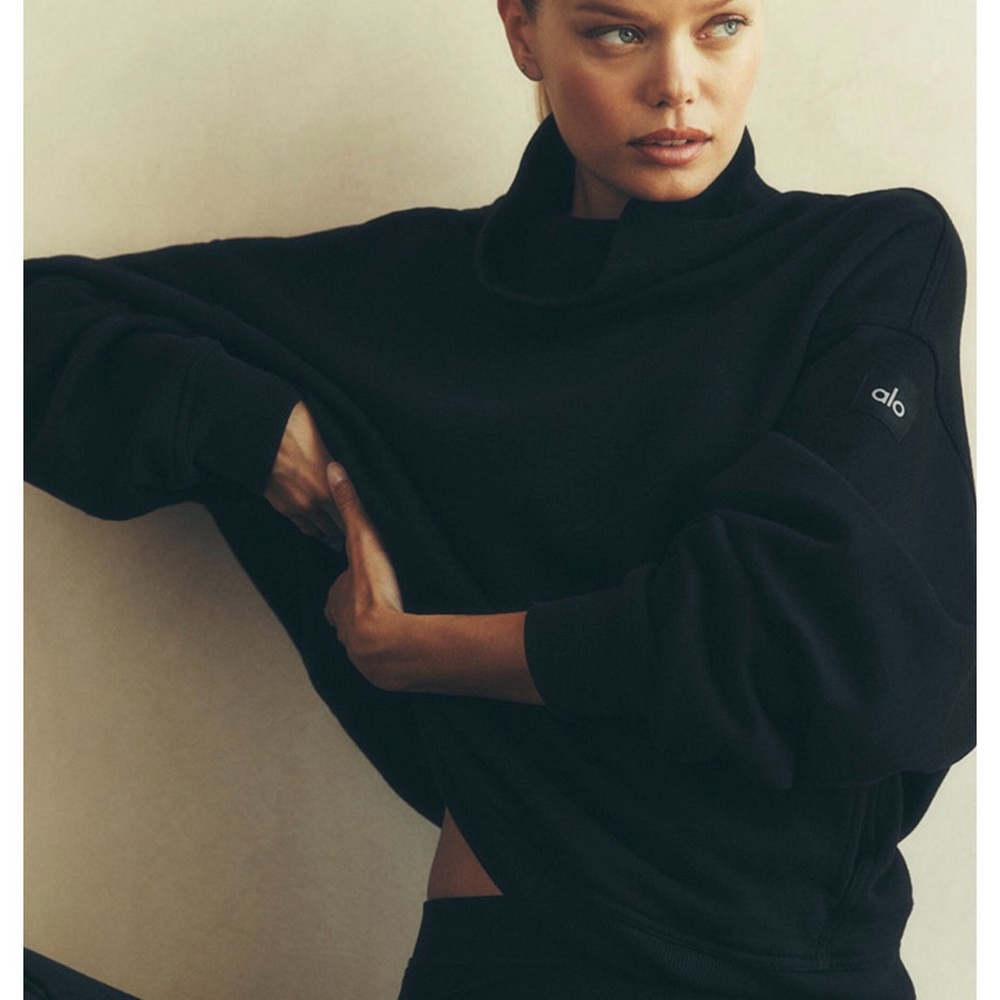 ALO Yoga Hazy Mock Neck Pullover - Black